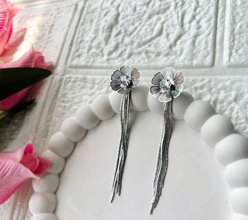Tulip silver drop earring