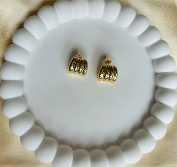 Divaa stud earring