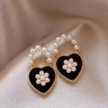 Heart Pearl Earring in Black