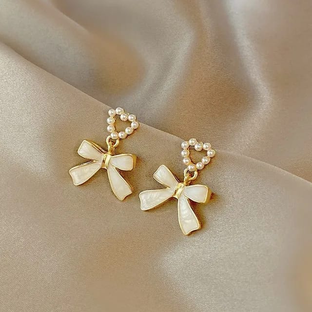White Heart & Bow Earring