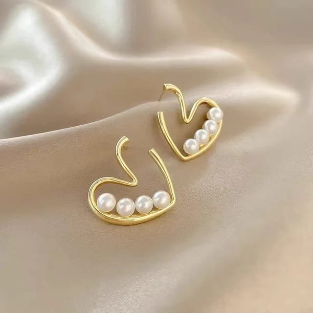 Elegant Heart-Shaped Gold Pearl Earrings