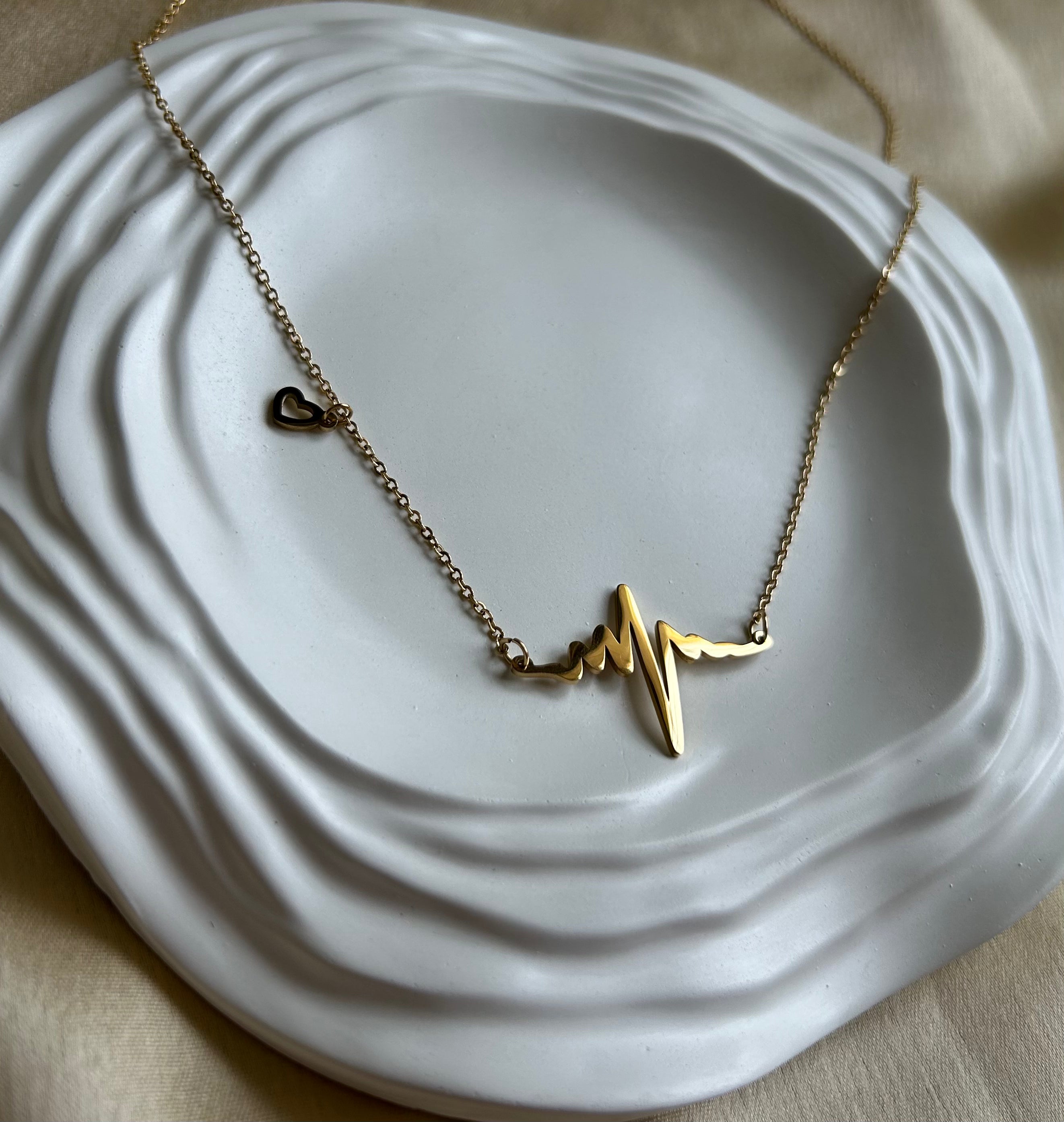Heartbeat pendant necklace