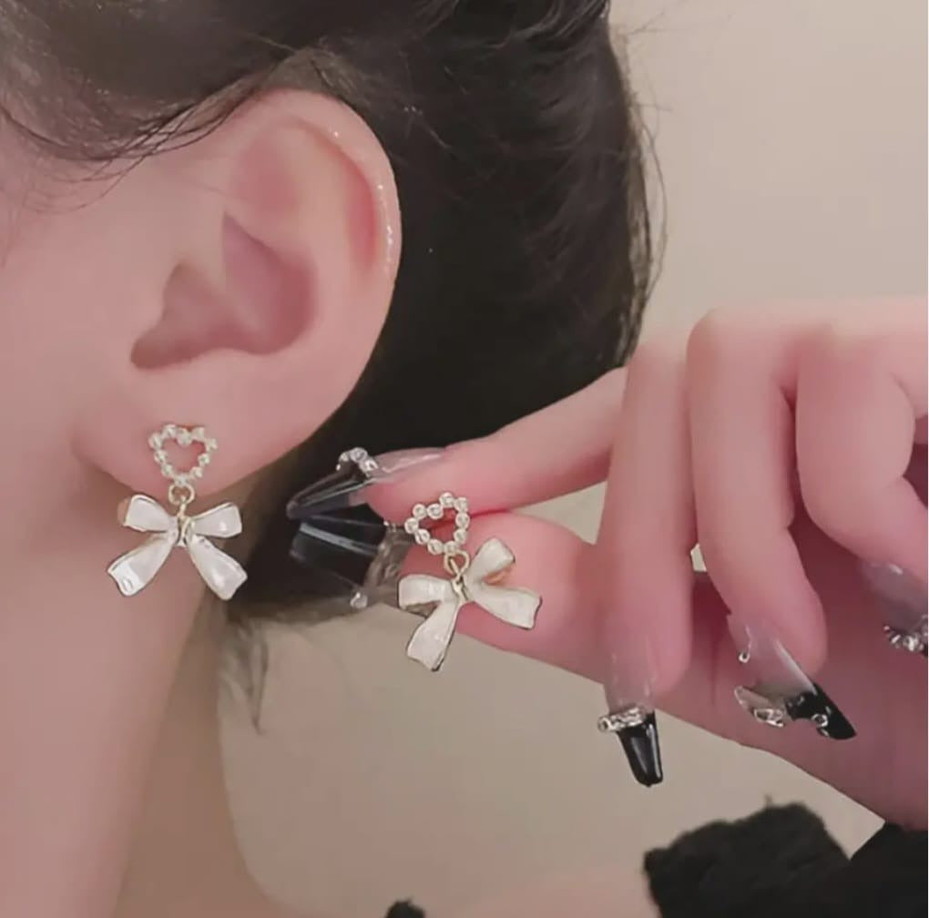 White Heart & Bow Earring