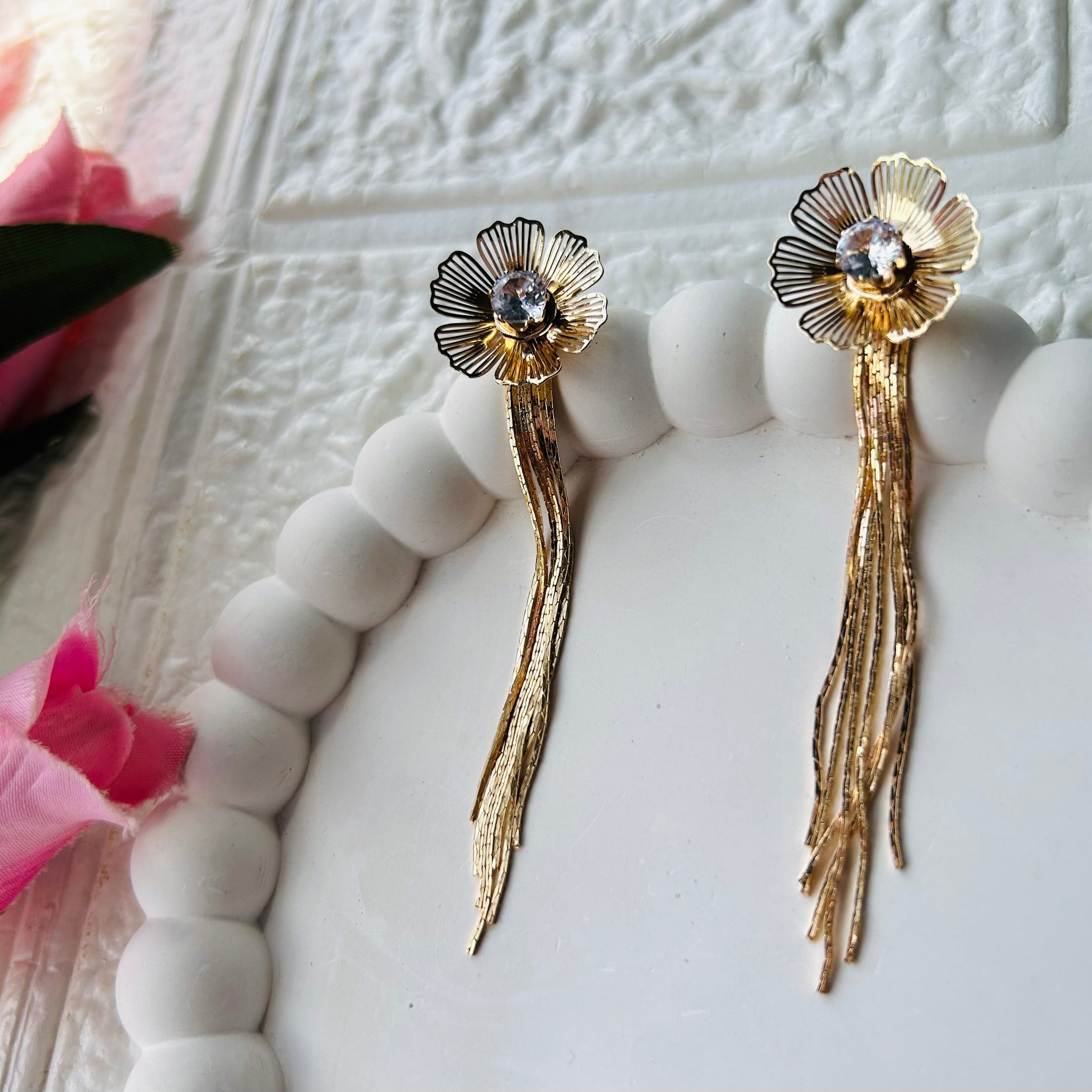Tulip gold Drop earring