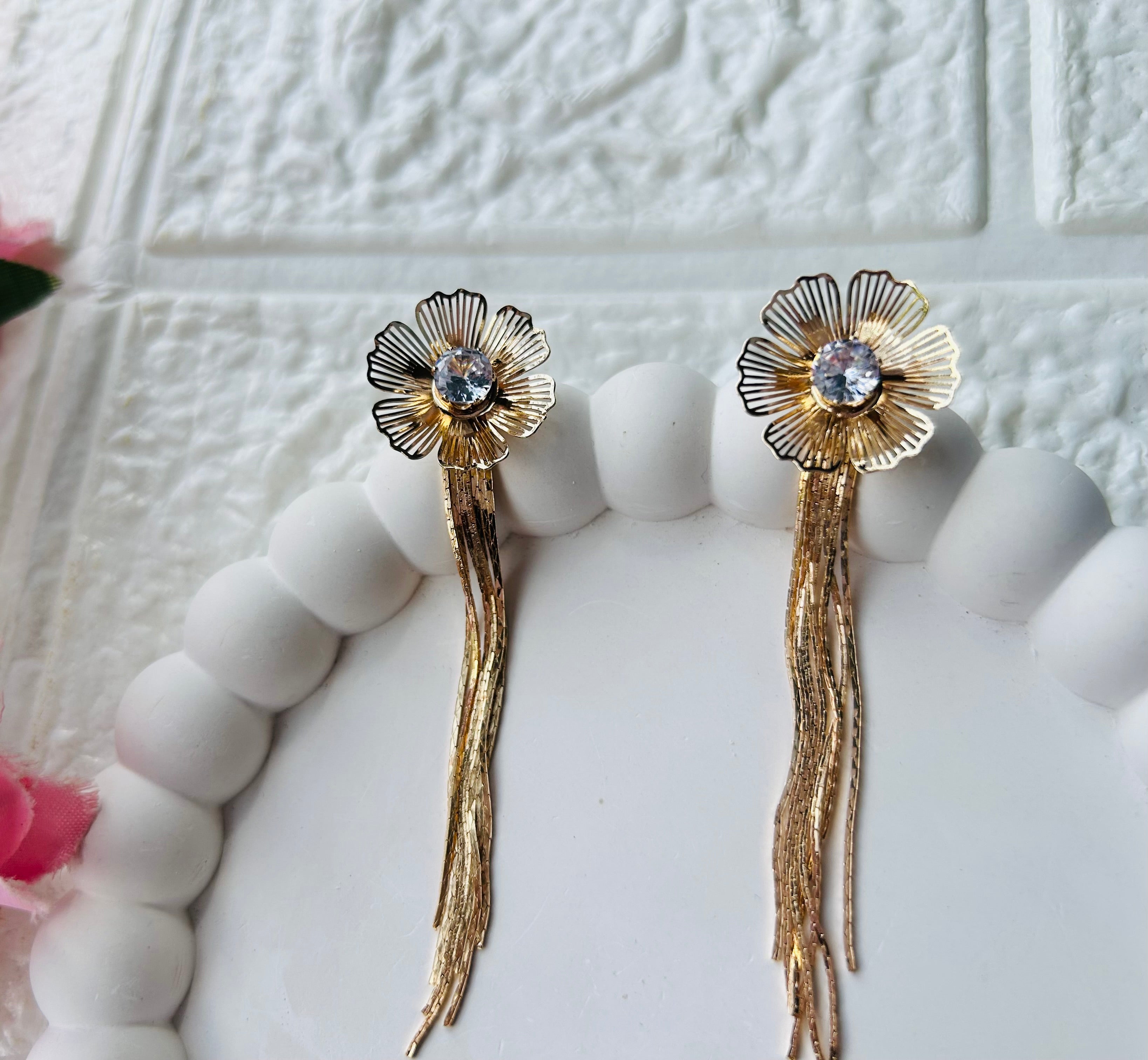 Tulip gold Drop earring