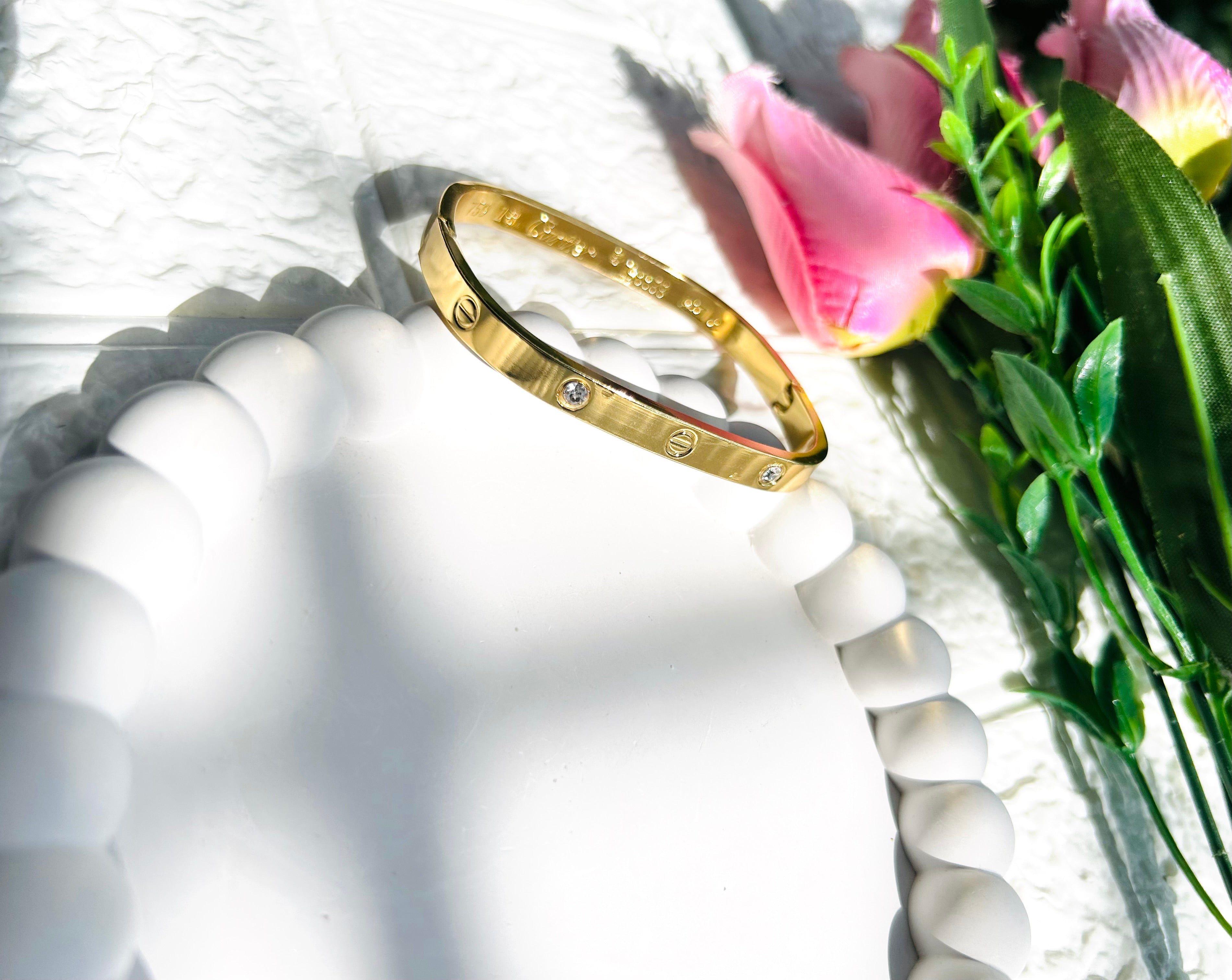 Dynamic square shape anti-tarnish bangle bracelet