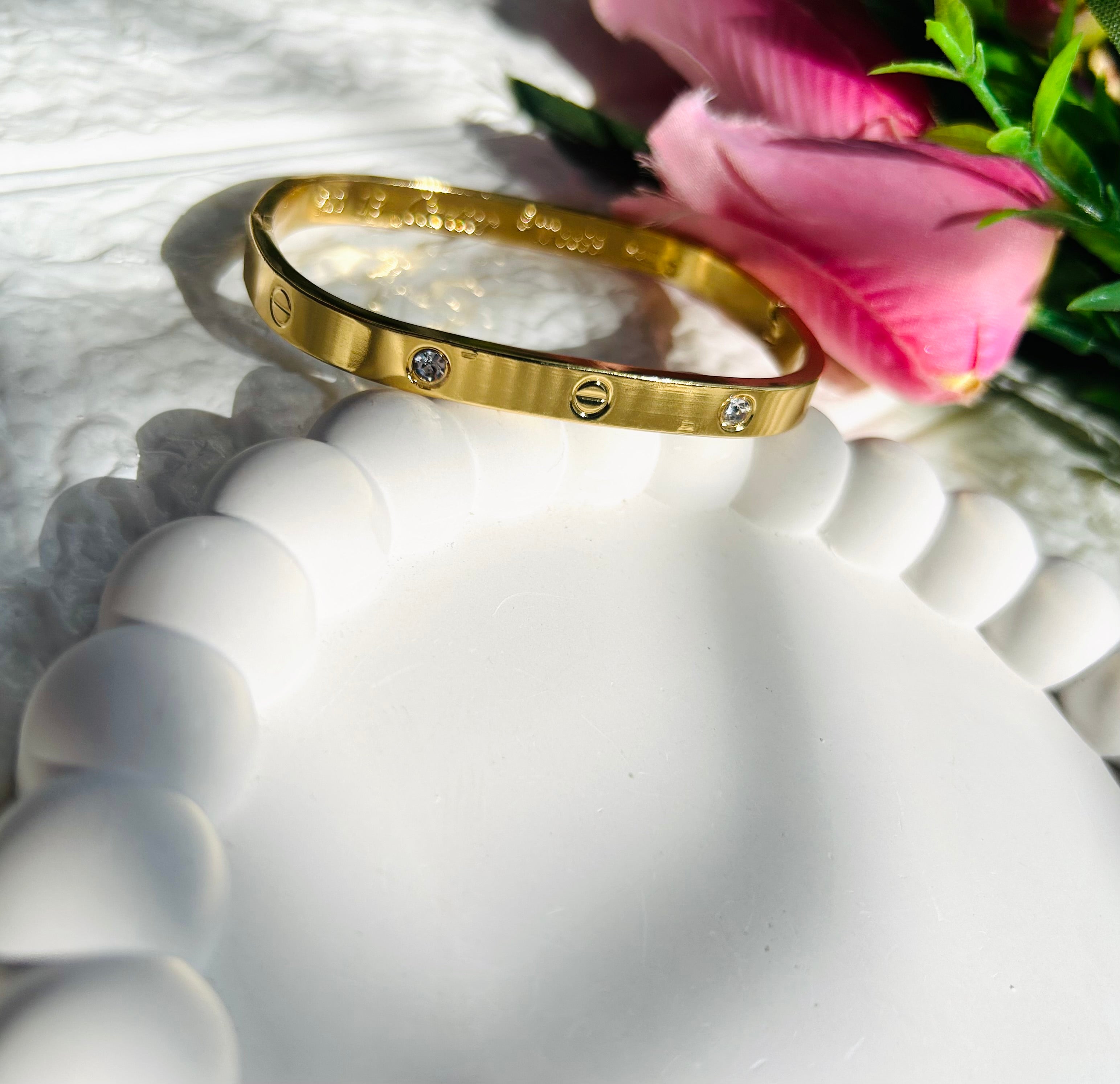 Dynamic square shape anti-tarnish bangle bracelet