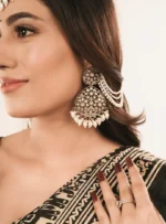 Gold Plated Kundan Maang Tikka Set with Pearl Chains - Image 3