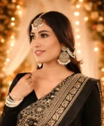 Gold Plated Kundan Maang Tikka Set with Pearl Chains - Image 2